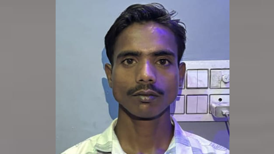 Hardoi: After being painted, the aunt called the police, then young man committed suicide by hanging himself