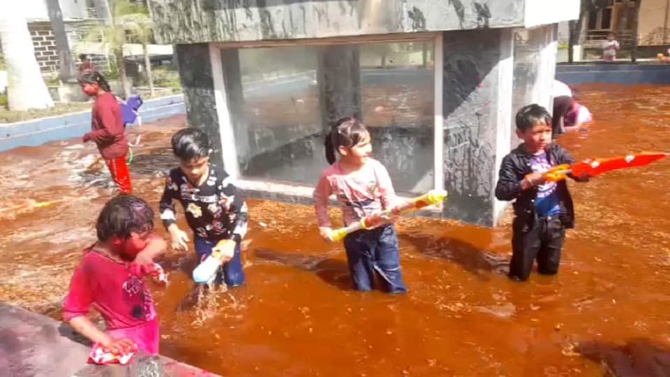 Holi: People of Meerut, Muzaffarnagar, Baghpat, Bijnor, Saharanpur and Shamli immersed in the fun of colors
