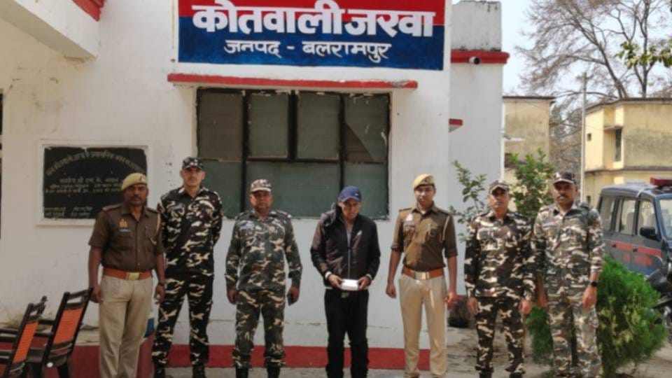 Youth with dual identity arrested at Balrampur border with Indian Aadhaar card Nepali citizenship certificate