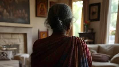 UP Big News: CM Yogi played Holi wearing dark glasses, Ram Lalla wore a turban; husband burnt to death on Holi