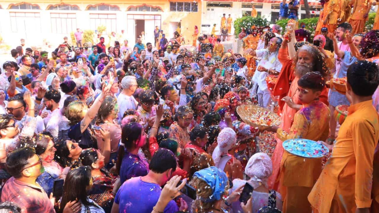 Holi 2026 celebration in Uttarakhand CM Dhami ministers and leaders Holi Watch photos