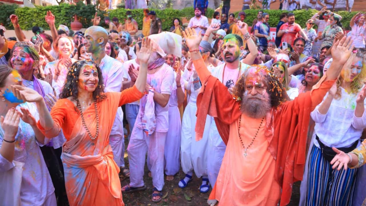 Holi 2026 celebration in Uttarakhand CM Dhami ministers and leaders Holi Watch photos