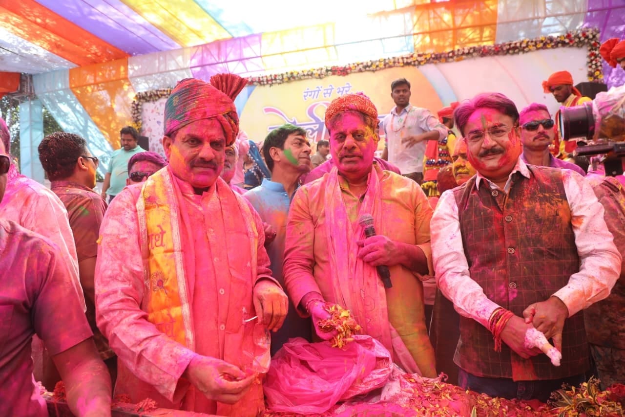 A festive atmosphere of colours in the capital: A traditional procession of the Hindu Utsav Samiti will be hel