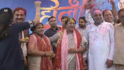 Holi celebrations in Delhi People immersed in color and excitement