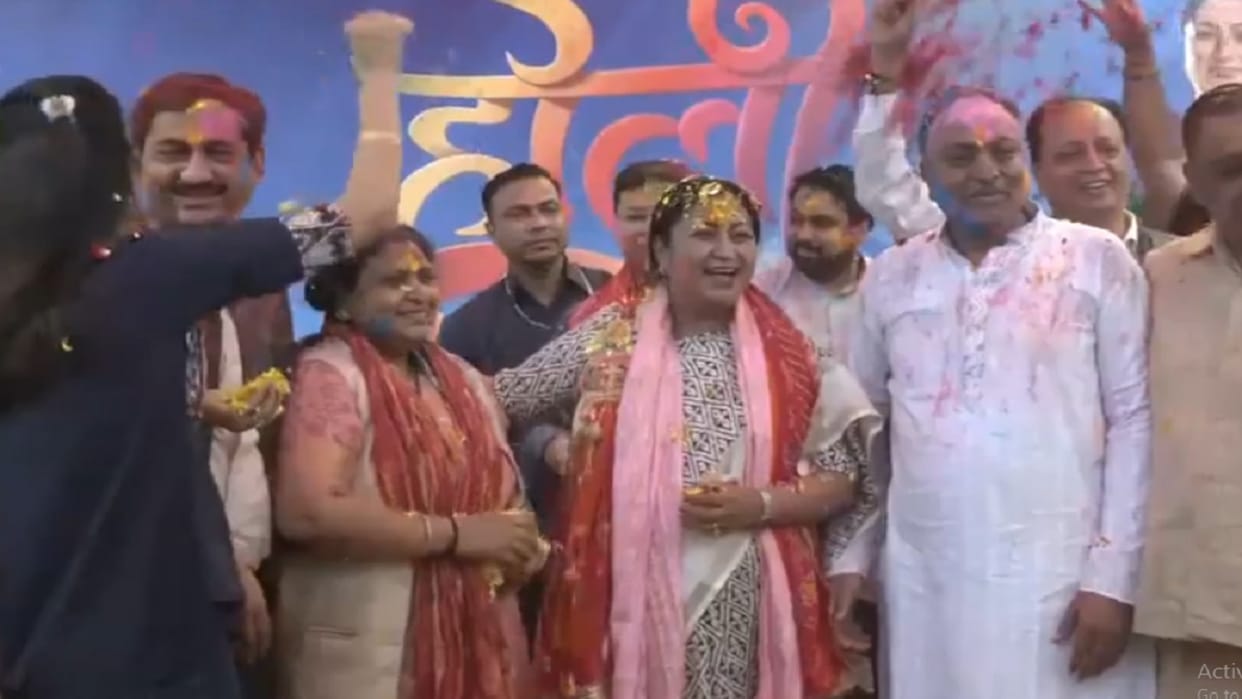 Holi celebrations in Delhi People immersed in color and excitement