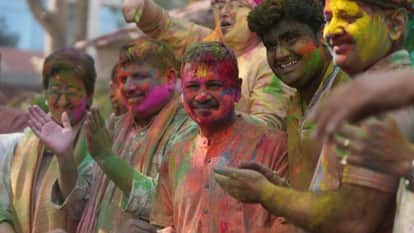 Political leaders Holi congress aam admi party play gulal colour arvind kejriwal Rahul Gandhi celebration