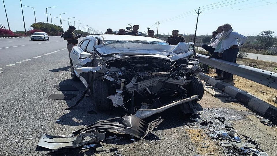 Driver killed in car accident in Agra