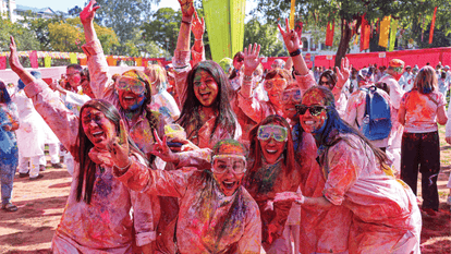 holi 2026 celebration live updates festival of color bjp congress aap PM Modi rahul gandhi World leaders delhi