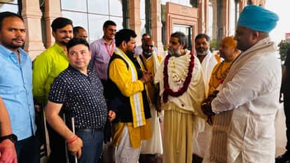 Ayodhya: Saints stranded in Abu Dhabi return safely to Ayodhya, receive grand welcome at the airport