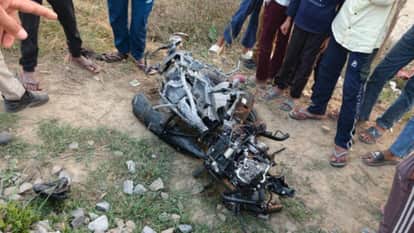 bike collided with the Ambala Cantt special train got stuck in the engine in Bareilly
