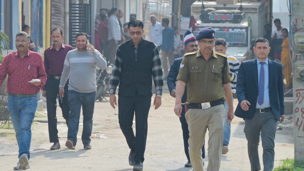 DM Savin Bansal raided the central warehouse supplying ration to Anganwadi centres Roorkee