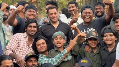 Salman Khan Viral Pictures From Set Of Movie Battle Of Galwan On Social Media