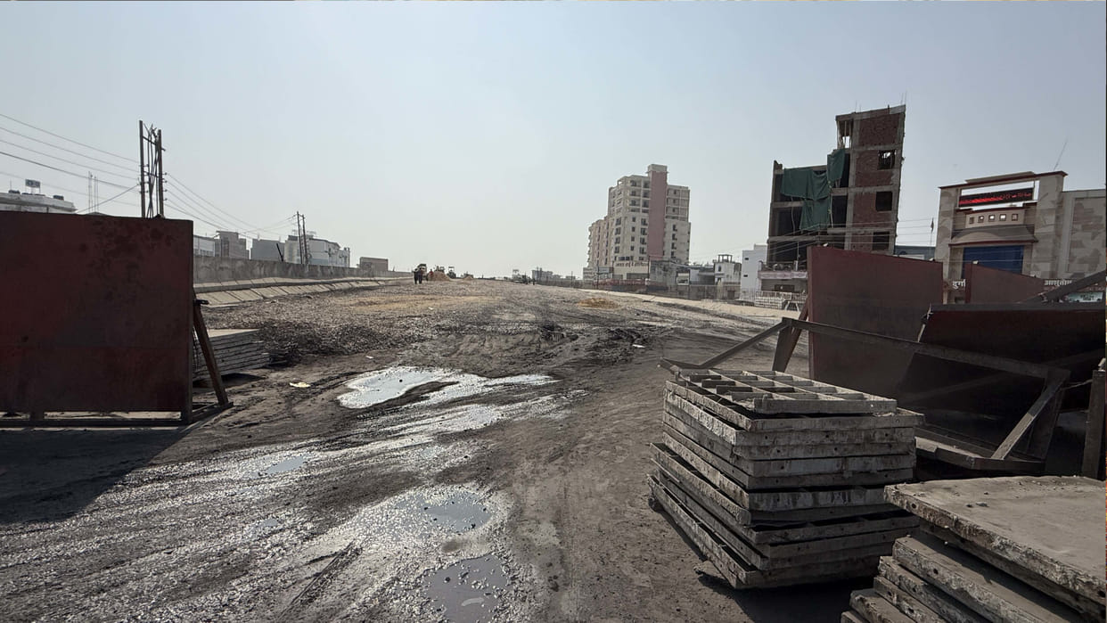 Construction of Deoria Bypass-TP Nagar Six Lane Flyover in Gorakhpur is in its final stages.