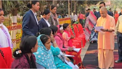 In Gorakhpur's Janta Darshan, CM Yogi said, Those who destroy weak should not be spared under any condition