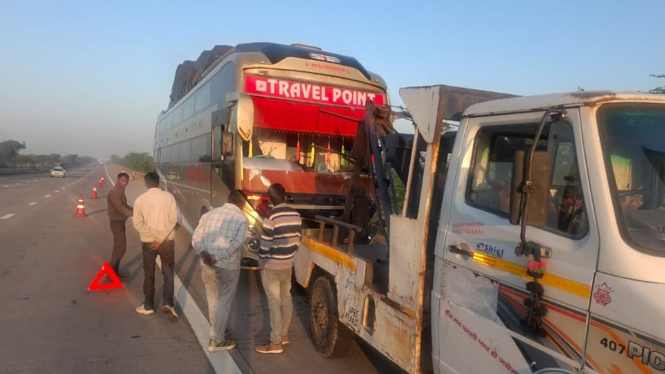 Road Accident In Hathras Sleeper coach bus collides with Eco van