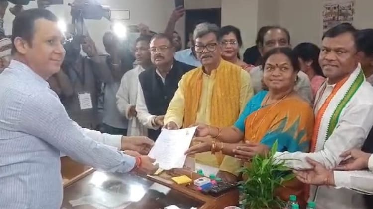 Rajya Sabha elections 2026: कांग्रेस उम्मीदवार फूलोदेवी नेताम ने कांग्रेस नेताओं की मौजूदगी में भरा नामांकन