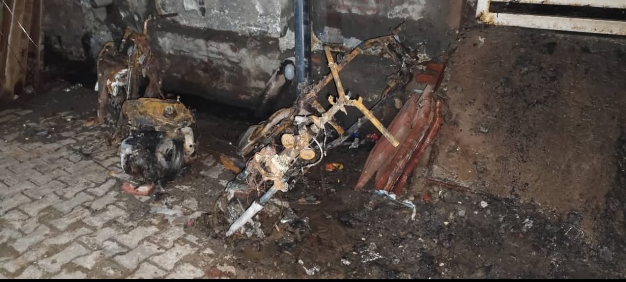 fire broke out in a five-story building in Khoda killing husband and wife injuring 15
