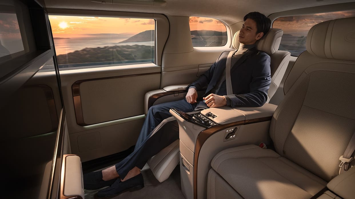 Top Luxury MPV Cars in India for Celebrity-Level Comfort Luxury MPVs Offering Ultimate Comfort