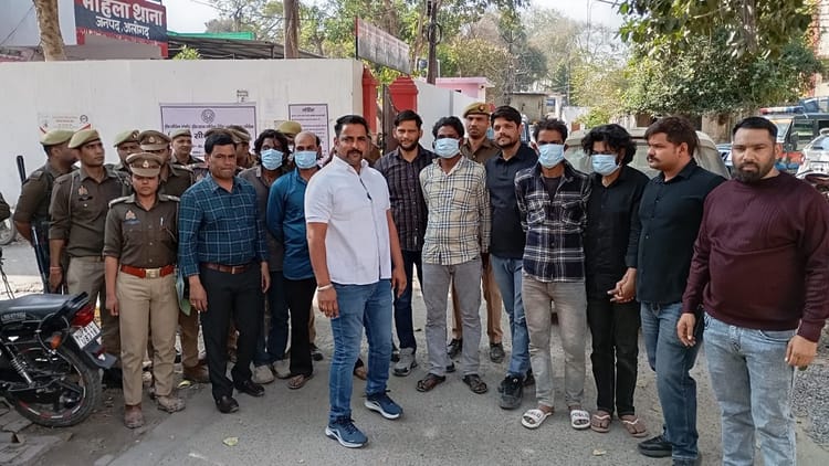 Aligarh: स्क्रैप कारोबारी दंपती को बंधक बनाकर लूट का खुलासा, पांच अभियुक्त गिरफ्तार, ऐसे दिया वारदात को अंजाम