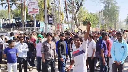 Crowd created ruckus over death of labourer and blocked road in Mathura