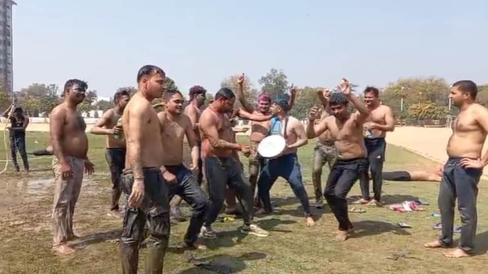 Holi Celebrations in Meerut Police Lines, SSP Dances with Recruits, Officers Exchange Colors