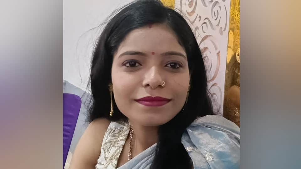 मृतका मोनिका की फाइल फोटो