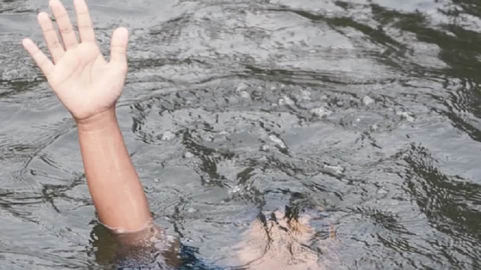 Bike, Mobile and Slippers Found on Ganga Bridge, Divers Search for Missing Youth