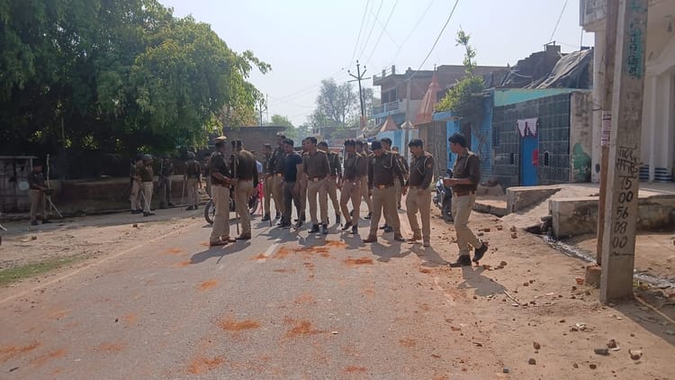 Budaun News: डीजे पर डांस को लेकर दो पक्षों में हुआ विवाद, फिर सड़क पर किया बवाल, मारपीट-पथराव में पांच घायल