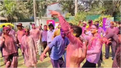 Bareilly Police celebrates Holi SSP Anurag Arya dances to Punjabi songs