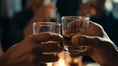 Sale of liquor on Holi in Hathras