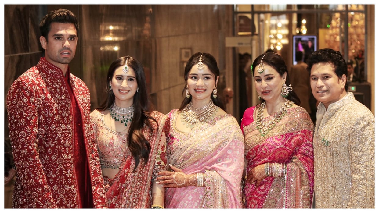 Sara Tendulkar Stuns in Pink Saree at Brother Arjun Wedding Video Goes Viral on Social Media
