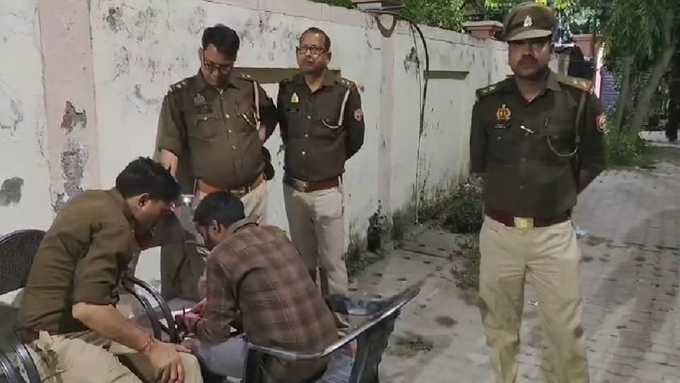 husband killed his wife and then committed suicide due to a domestic dispute In Moradabad