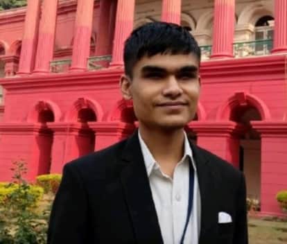 Indore: Akshay from Indore selected in the blind category of UPSC exam, said – I had dreamt of studying in a g
