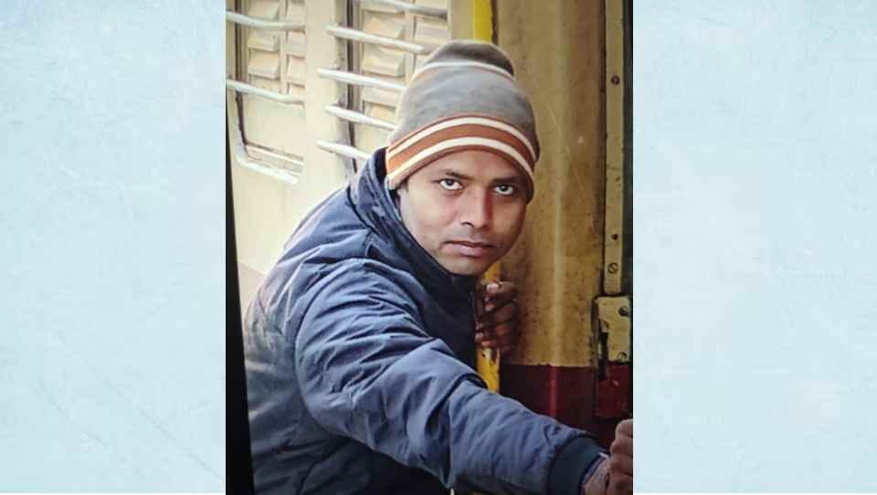 Husband kills wife commits suicide Vinod wanted to marry again