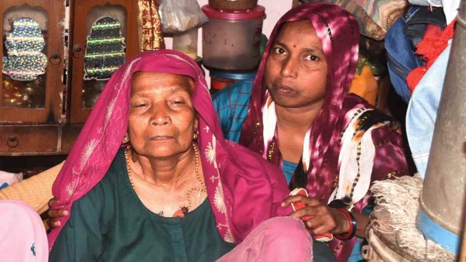 Husband kills wife commits suicide Vinod wanted to marry again