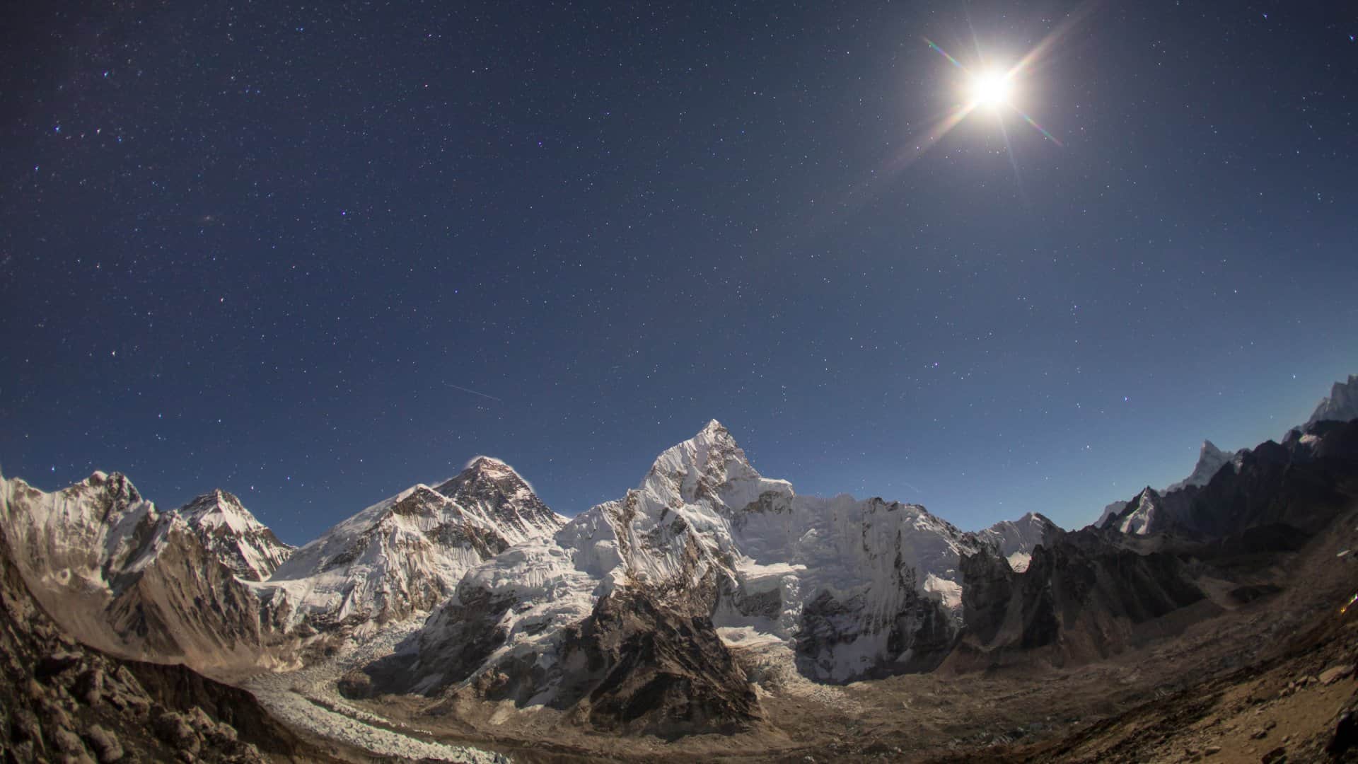 why pilots see three suns while flying over the himalayas know the reason here in hindi