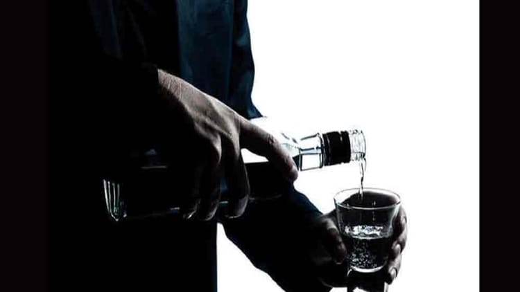 होली के रंग के साथ जमकर छलका जाम: रायपुर में चार दिन में 58 करोड़ 10 लाख रुपये की शराब बिकी