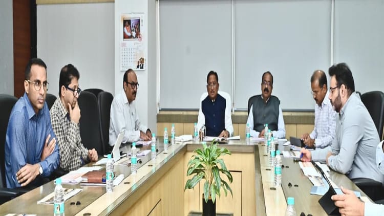 CG: सीएम साय बोले- सड़क निर्माण में लापरवाही बर्दाश्त नहीं, खराब काम करने वाले ठेकेदार होंगे ब्लैकलिस्ट