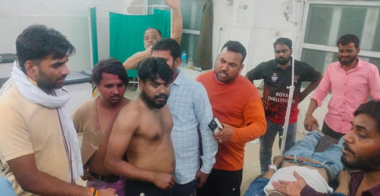 Etawah Farmer dies after falling from stairs alleges lack of oxygen family vandalizes emergency room