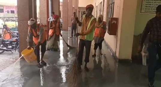 Kanpur Tehsil on alert for arrival of Divisional Commissioner and DM  files in order along with cleanliness