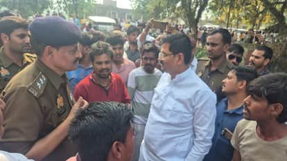 In Meja, miscreants in Scorpio kidnapped a teenager, family members blocked the highway