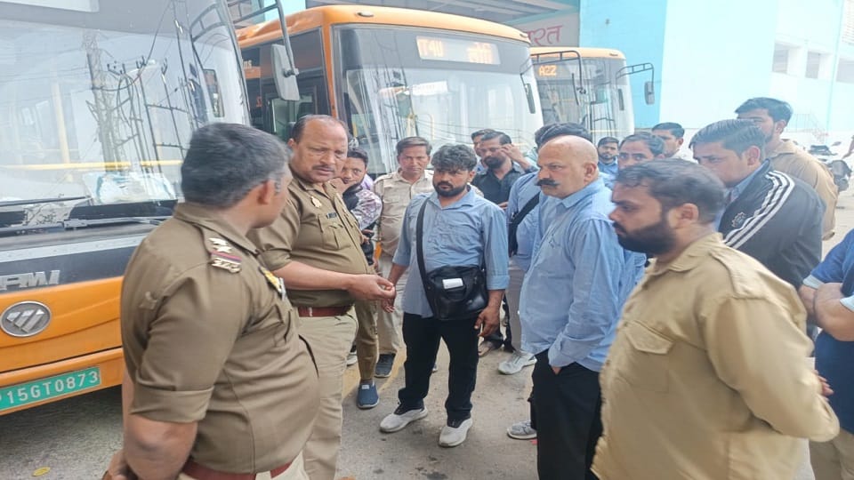 Meerut: Bullying by auto drivers at Meerut South station, roadways operator beaten up for boarding a ride
