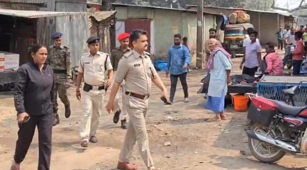 Acid attack Kishanganj News During mutual dispute, a neighbor threw acid four people got burnt Bihar News