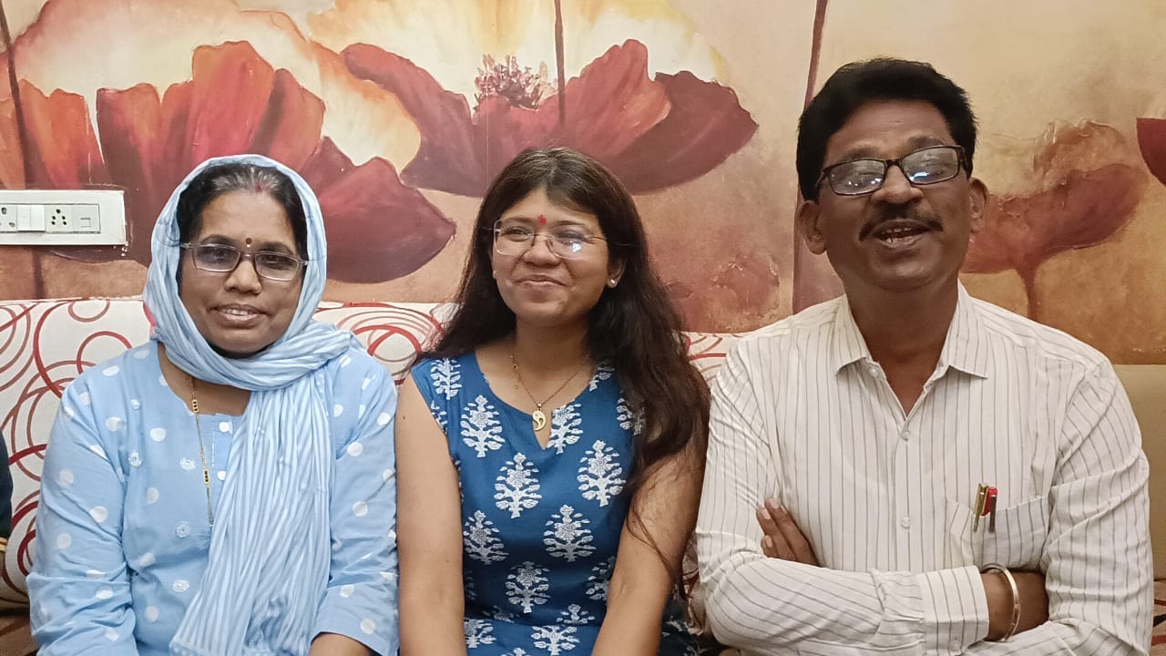 माता-पिता के साथ रूपल