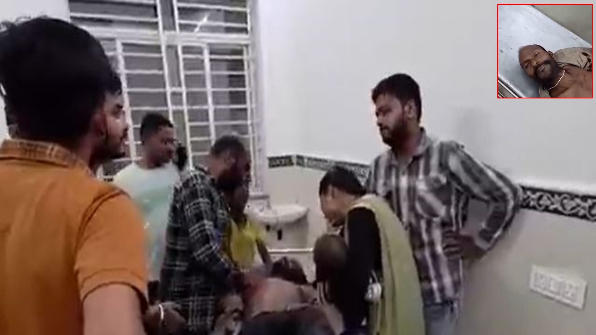 पैरोल से फरार बदमाश की फायरिंग में एक की मौत