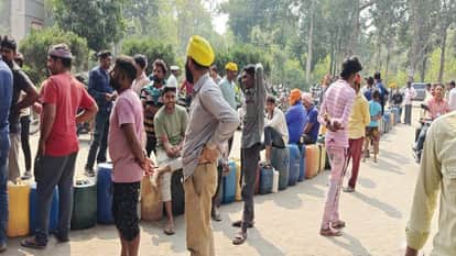 Long queues of people formed at petrol pumps in Bahraich Fearing price hike people dumping petrol and diesel
