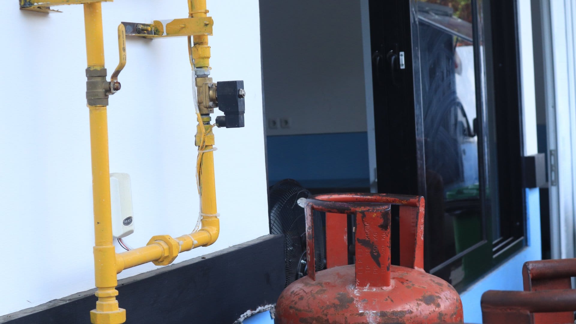LPG vs PNG: What Are The Key Differences, Safety Comparison and Which Fuel Is Best For Your Home