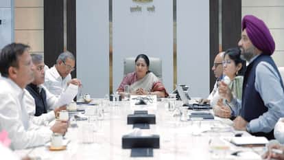 CM Rekha Gupta called a review meeting on development works and gave strict instructions to the officials