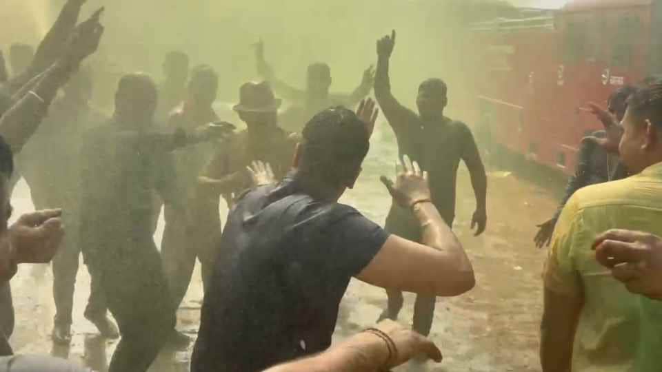 UP: SP wears Shikari cap and dances with constables to Dhurdhar song, Sambhal police Holi video viral