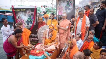 Shankaracharya Avimukteshwarananda Cow Pratishtha Dharmayuddha Yatra start by worship of Maa Ganga in Varanasi